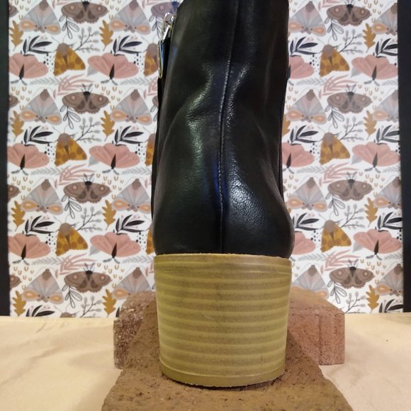 Clarks Black Leather Ankle Boot w/Chunky Heel Size 10 - Picture 5 of 8